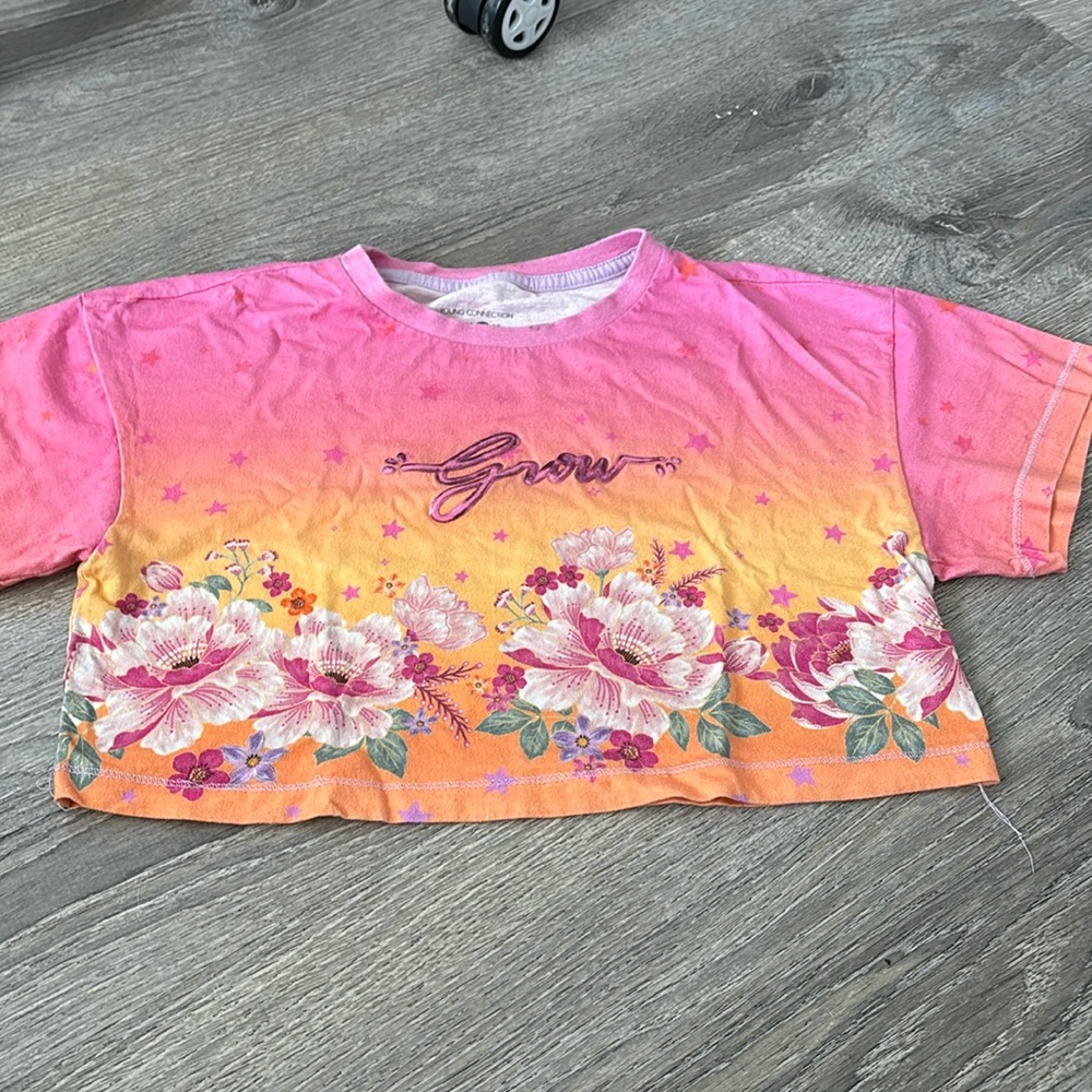 Rarely used Grow crop top by young connection.